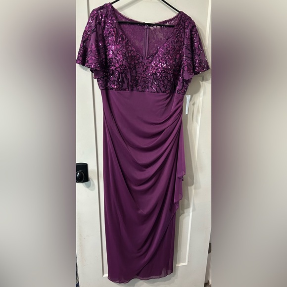 Alex Evenings Dresses & Skirts - Alex Evenings Sequin Lace & Ruched Chiffon Gown Plum Purple Size 14P